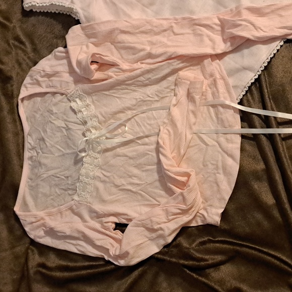 2 Lewkin Tops - Picture 2 of 8